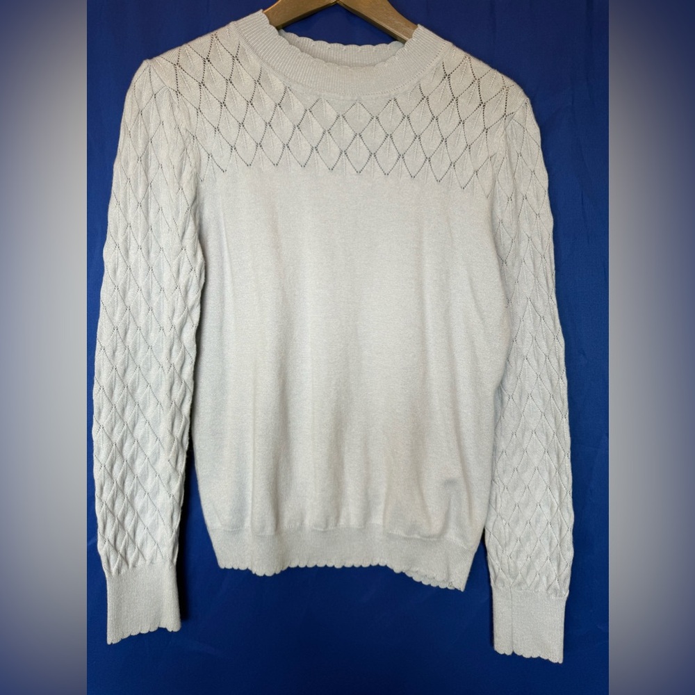 MOTF Soft sweater with quilt like design on arms and shoulders.